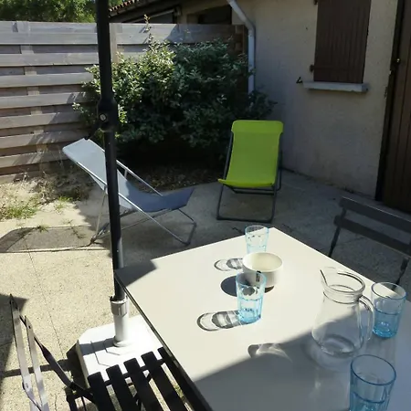 Les Rives De Patio Pour 4 Personnes فيلة كابروتو